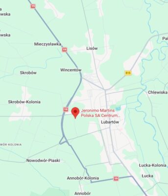 Widok mapy z zaznaczeniem centrum dystrybucyjnego Biedronki w Lubartowie.