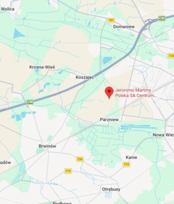 Widok mapy z zaznaczeniem centrum dystrybucyjnego Biedronki w Parzniewie.